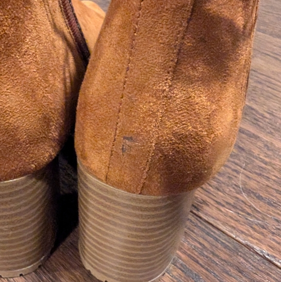 NWOB Maurices Alexa Brown Lug Ankle Boot - Picture 9 of 10